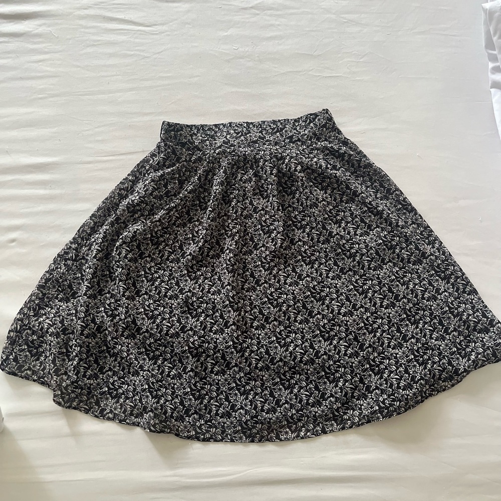 H&M Black and White A-Line Skirt - Picture 1 of 4